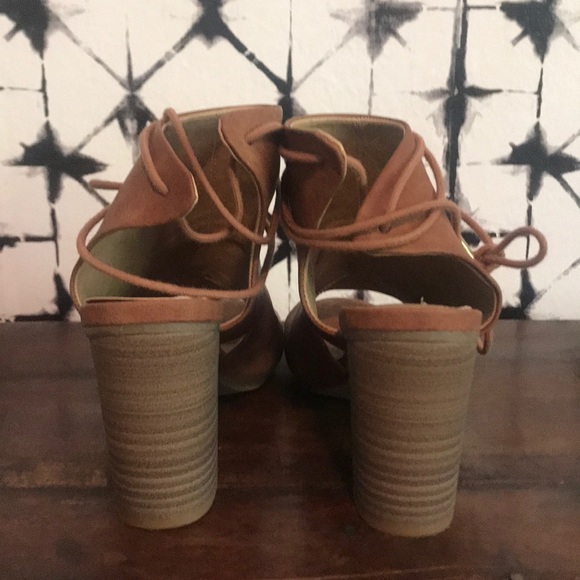 REACTION Kenneth Cole Best Hit Lace Up Heel - Picture 5 of 8